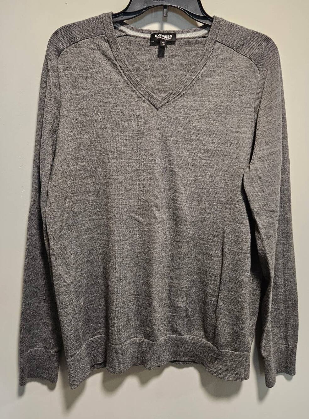 Women's Express Merino Wool Sweater V-Neck Pullover L Gray Long Sleeve